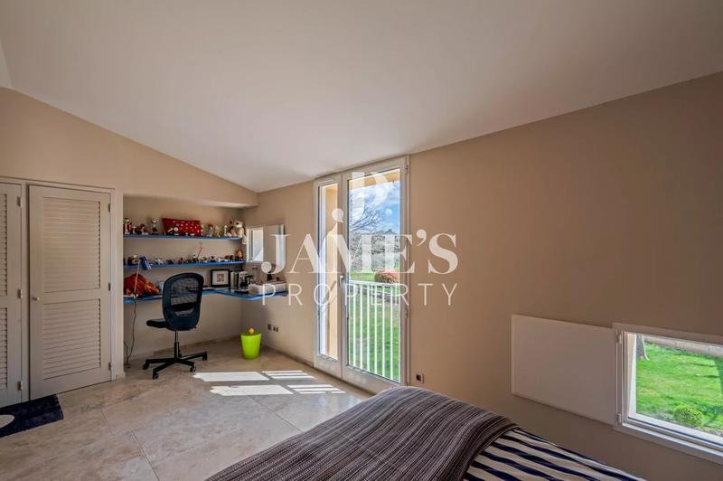 Maison - 275 m² - 6 pièces