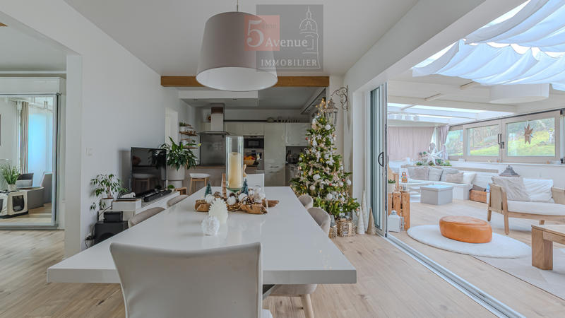 Maison - 137 m² - 6 pièces