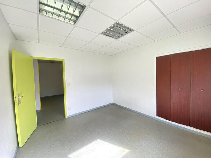 Local commercial - 390 m² - 1 pièce