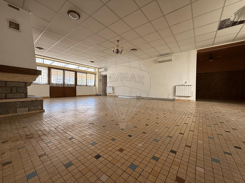 Maison - 278 m² - 9 pièces