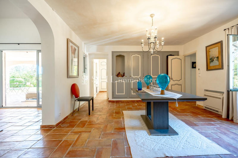 Villa - 300 m² - 6 pièces