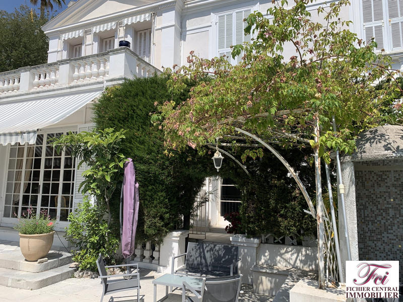 Villa - 310 m² - 11 pièces