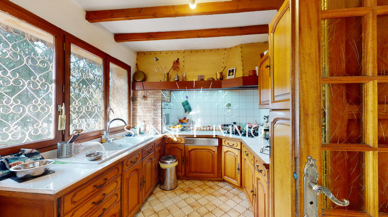 Maison - 220 m² - 6 pièces