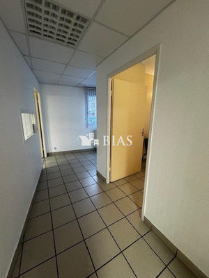 Local d'activités - 77 m²