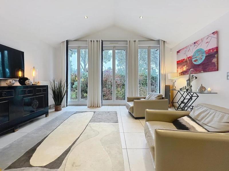 Villa - 212 m² - 8 pièces