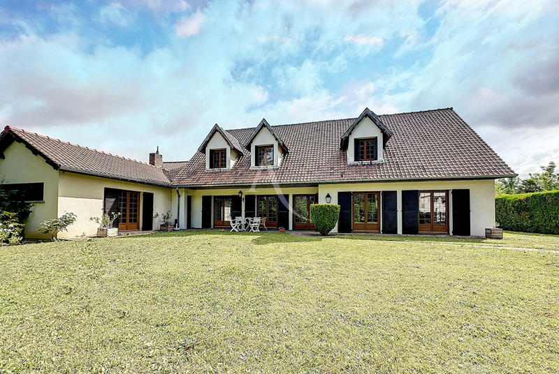 Maison - 212 m² - 8 pièces