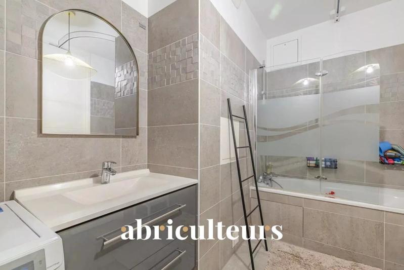 Appartement - 100 m² - 4 pièces