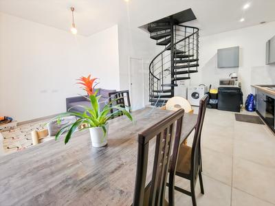 Immeuble - 92 m² - 6 pièces