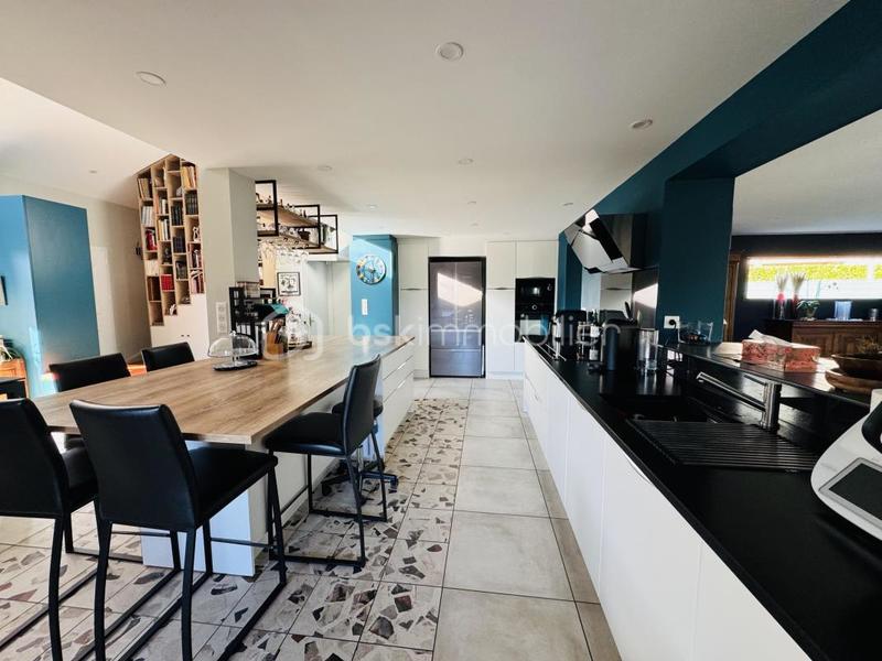 Demeure - 210 m² - 7 pièces