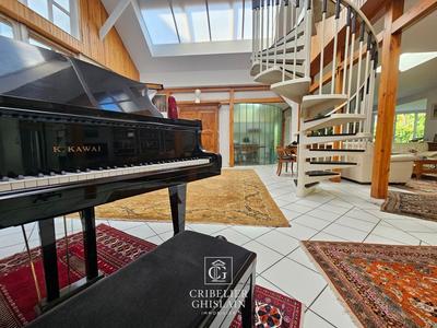 Maison - 248 m² - 9 pièces