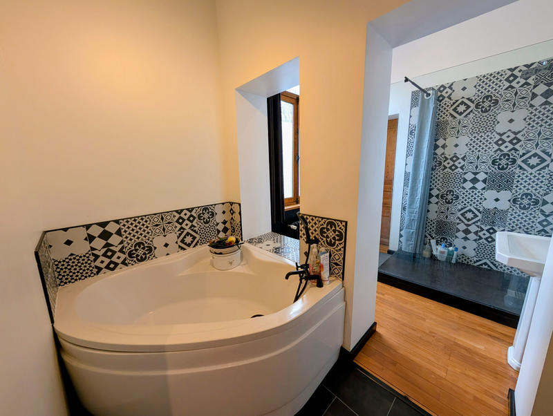 Maison - 300 m² - 11 pièces