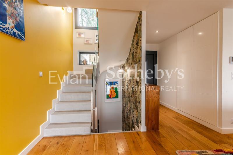 Maison - 230 m² - 6 pièces