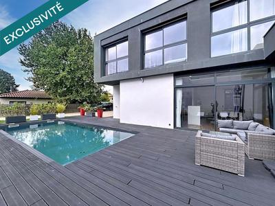 Maison - 201 m² - 5 pièces