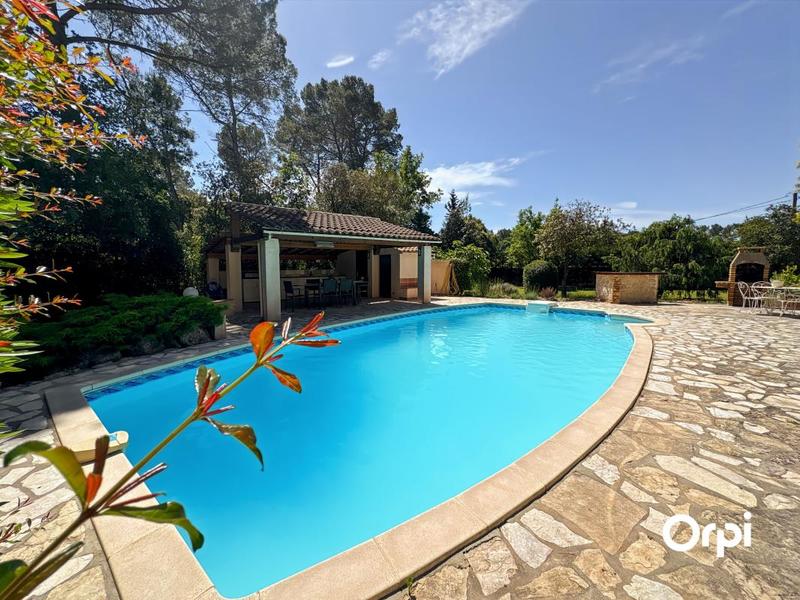 Maison - 211 m² - 6 pièces