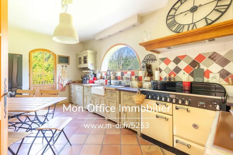 Villa - 240 m² - 6 pièces