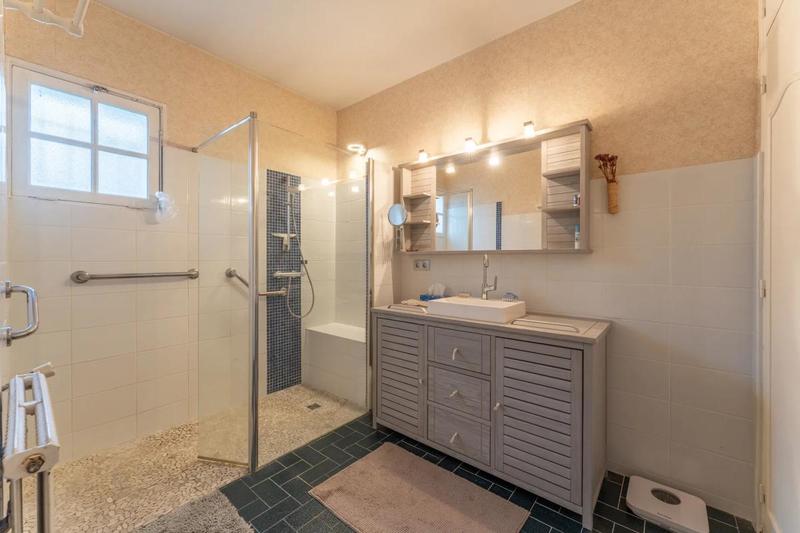 Maison - 211 m² - 16 pièces