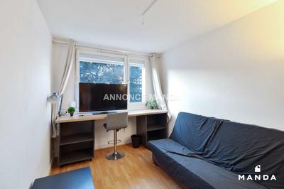 Chambre - 9 m² - 7 pièces