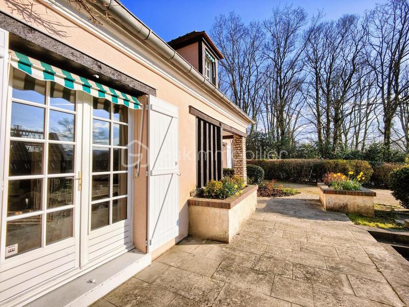 Maison - 390 m² - 15 pièces