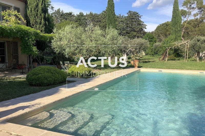 Maison - 210 m² - 7 pièces