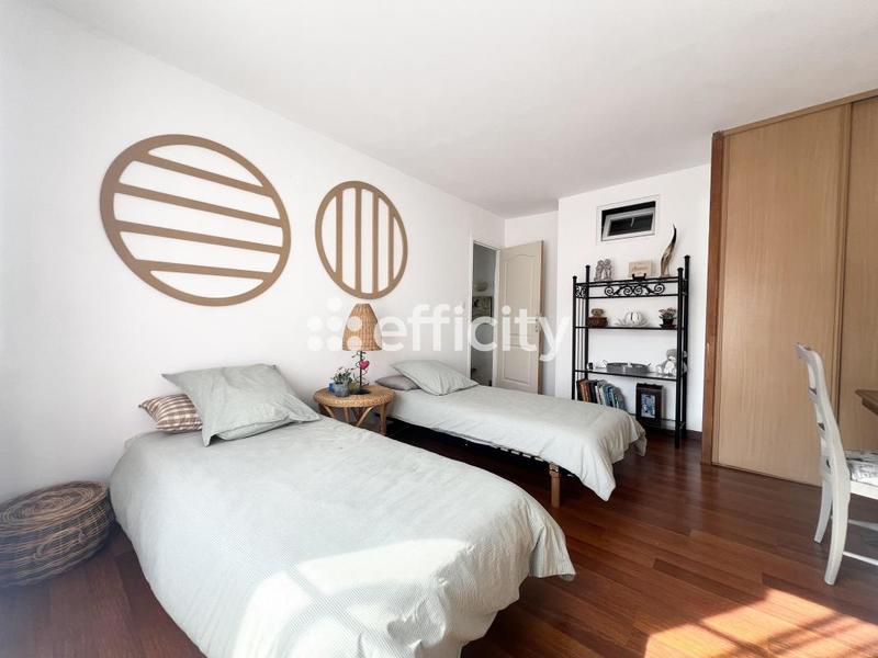 Maison - 306 m² - 10 pièces