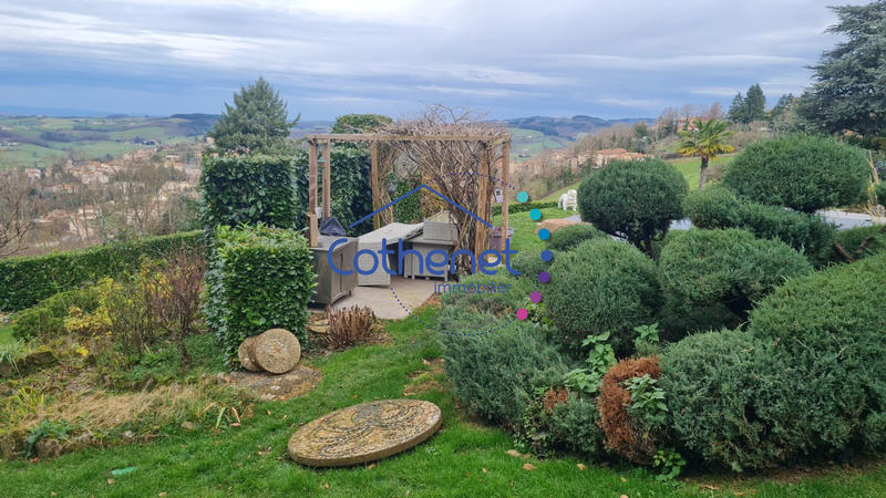 Maison - 232 m² - 5 pièces