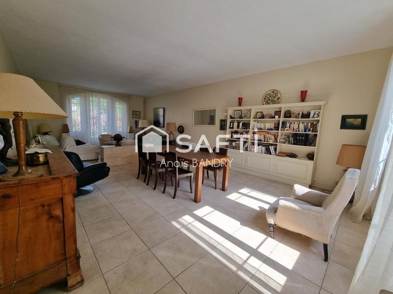 Maison de maîtres - 320 m² - 8 pièces