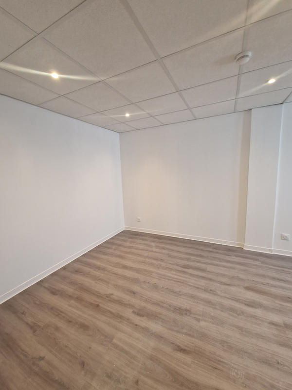 Local commercial - 674 m²