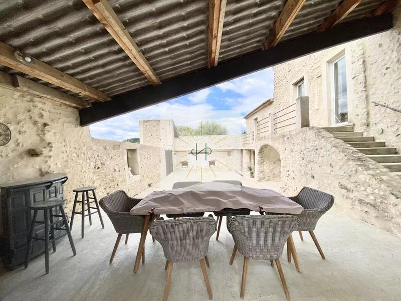 Mas - 266 m² - 10 pièces