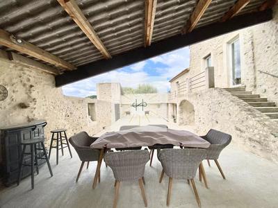 Mas - 266 m² - 10 pièces