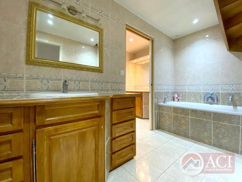 Maison - 264 m² - 11 pièces