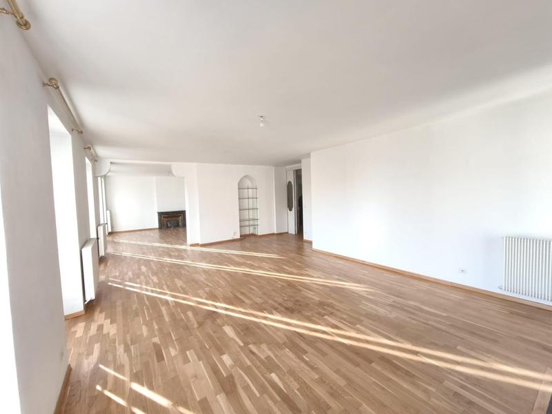 Appartement - 200 m² - 7 pièces