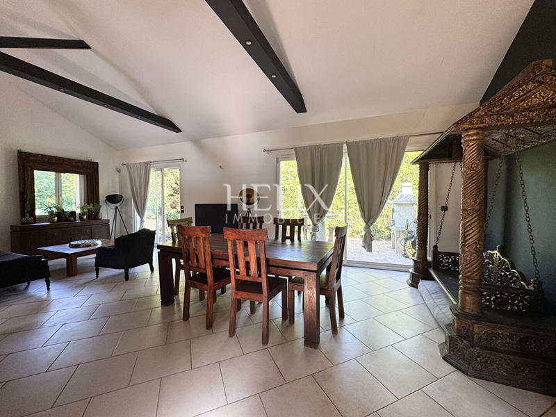 Maison - 350 m² - 8 pièces