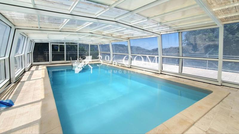 Propriété - 197 m² - 7 pièces