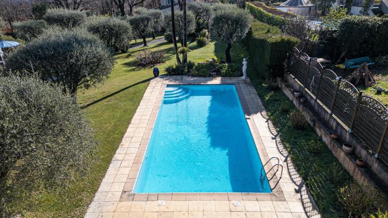 Propriété - 300 m² - 7 pièces