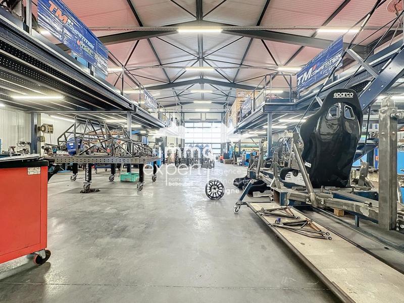 Local d'activité / Entrepôt - 294 m²