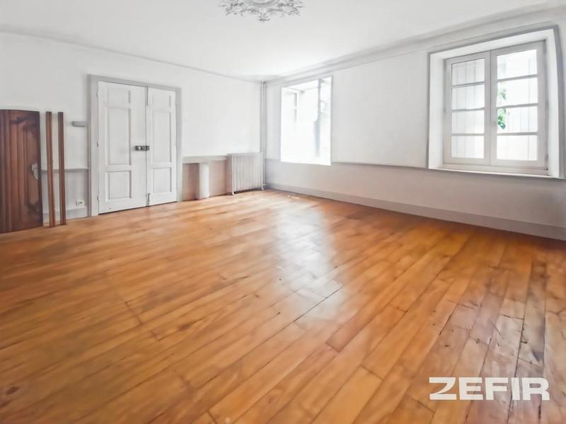 Maison - 320 m² - 10 pièces