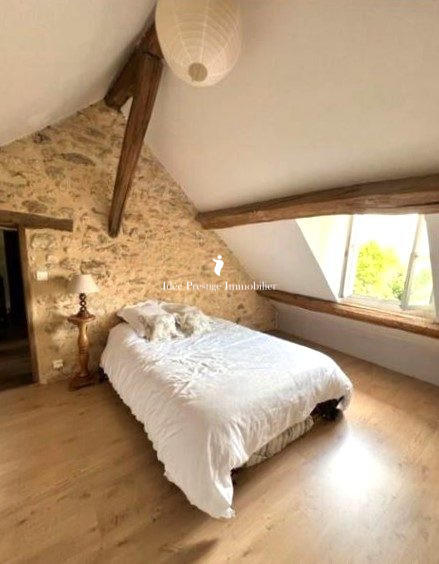 Maison - 233 m² - 11 pièces