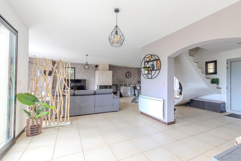 Maison - 245 m² - 7 pièces