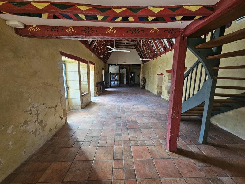 Maison - 2 135 m² - 52 pièces