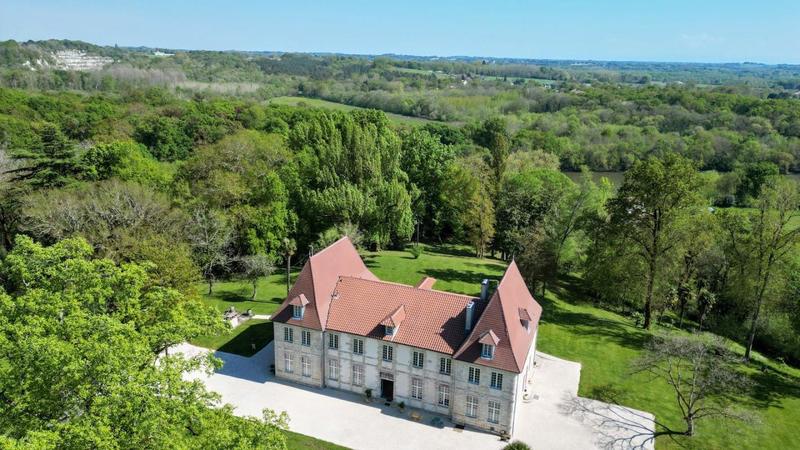 Propriété - 680 m² - 21 pièces