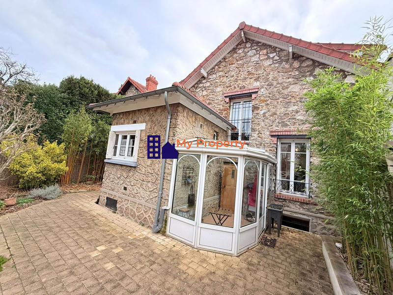 Maison - 95 m² - 5 pièces