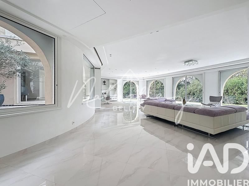 Maison - 550 m² - 13 pièces