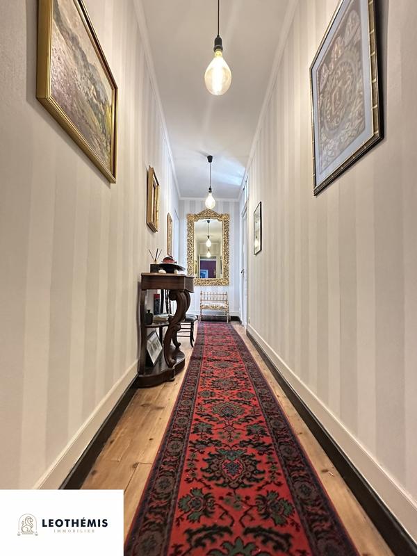 Maison - 362 m² - 14 pièces