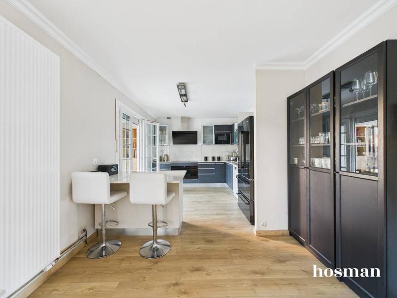 Maison - 210 m² - 6 pièces