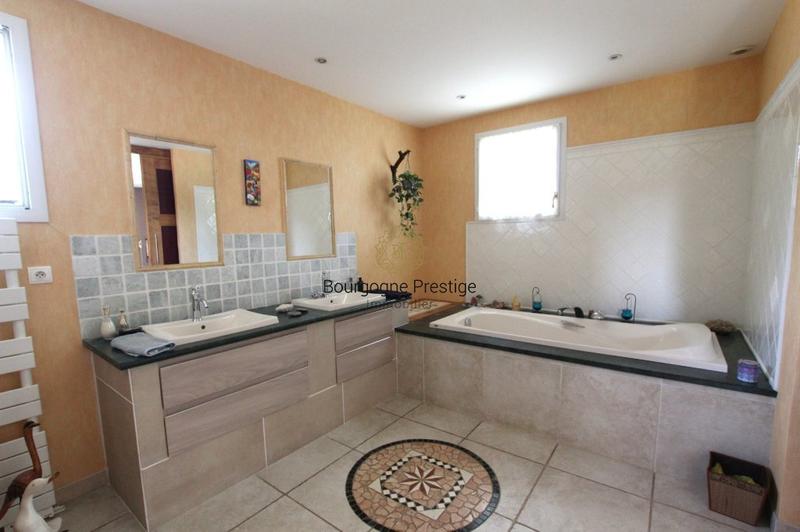 Propriété - 283 m² - 8 pièces