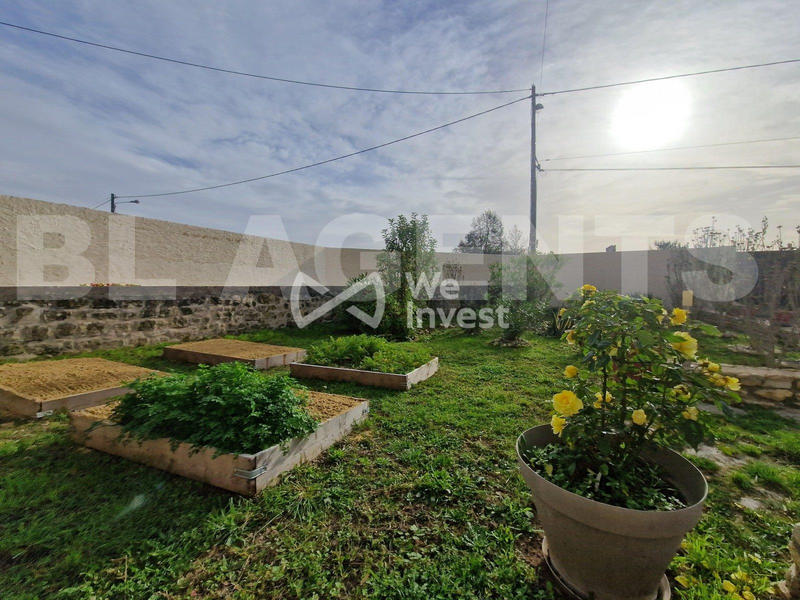 Maison - 220 m² - 8 pièces