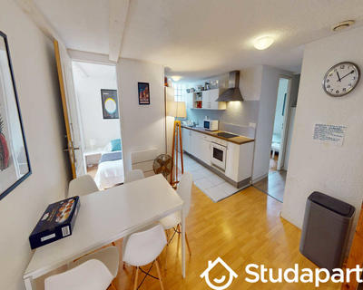 Chambre - 100 m² - 1 pièce