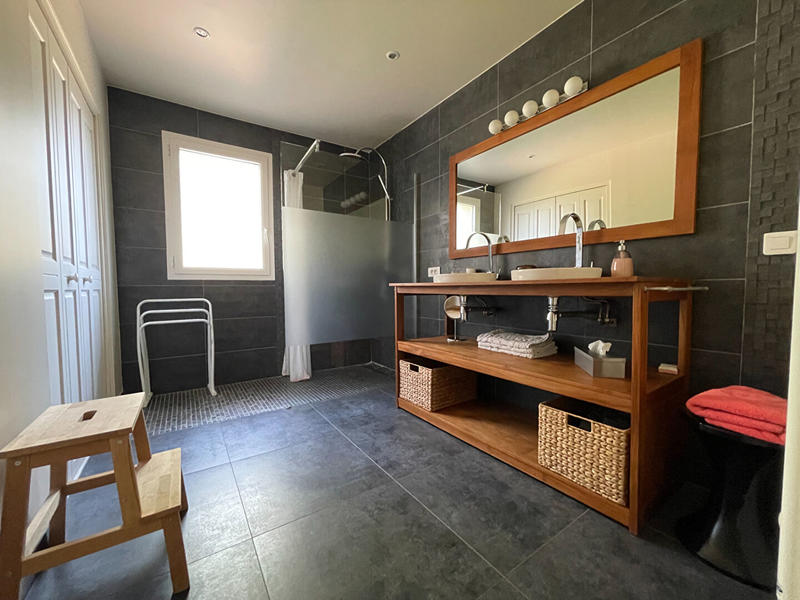 Maison - 250 m² - 7 pièces