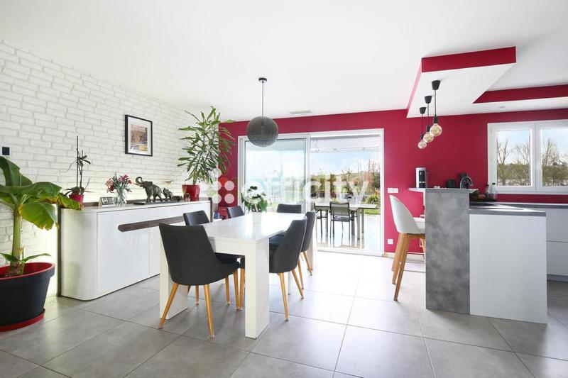 Maison - 94 m² - 4 pièces