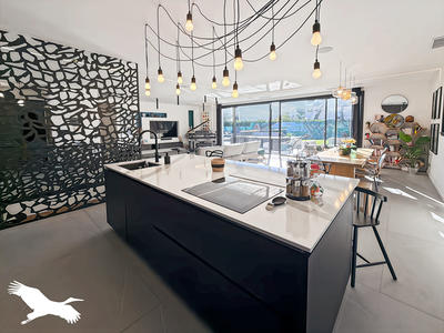 Maison - 350 m² - 12 pièces